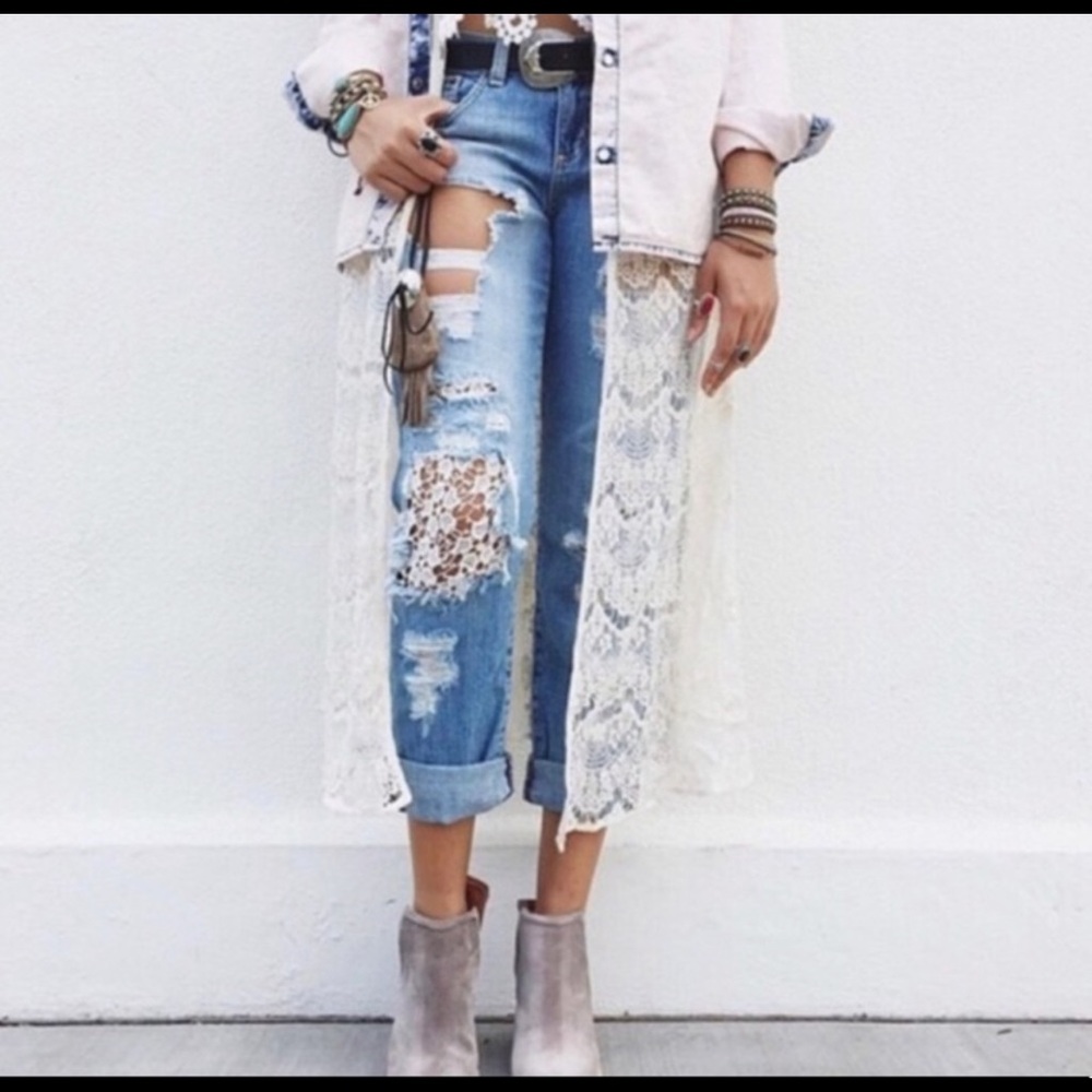 Carmar Boyfriend Distressed Jeans w/Lace Patches Size 27 - LF Stores